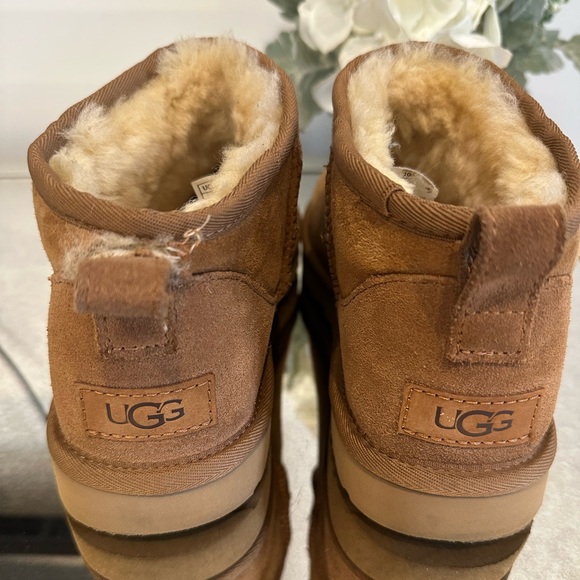 UGGs classic ultra mini - Picture 3 of 4